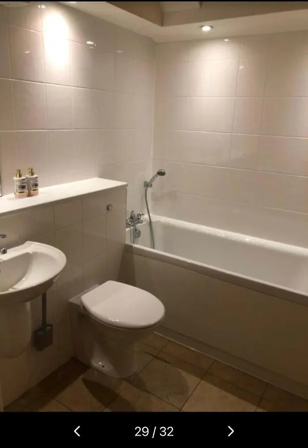 Private Parking 2 Bed 2 Bath Apartment Edinburgh
