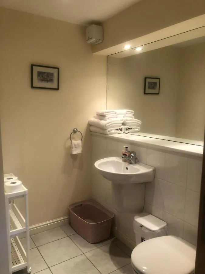Private Parking 2 Bed 2 Bath Apartment Edinburgh