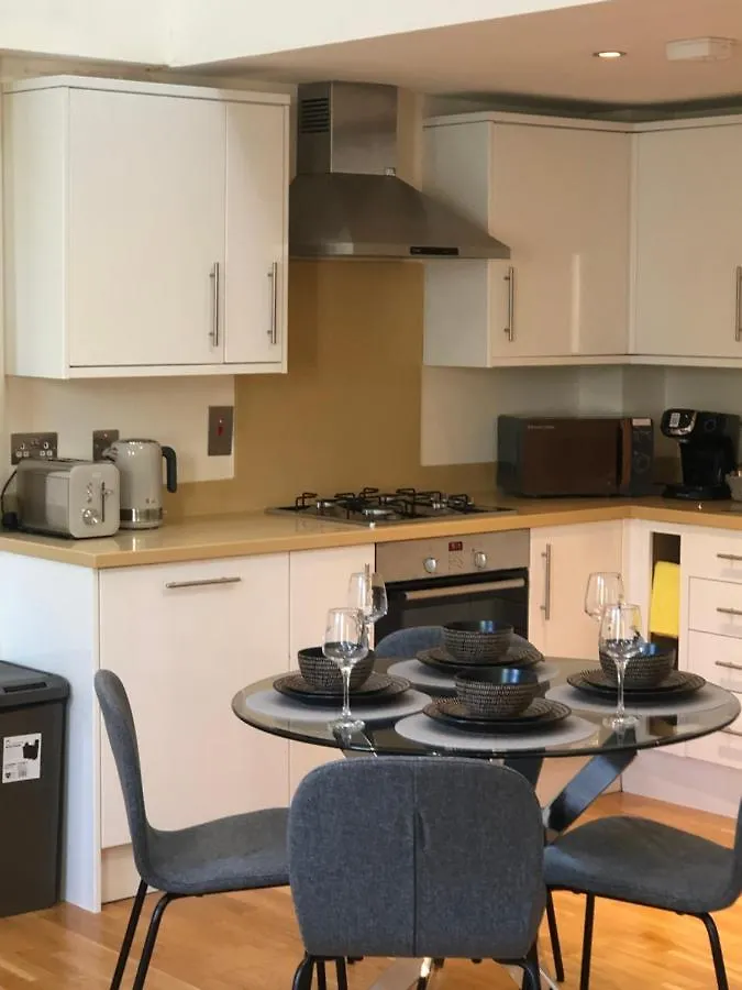 Private Parking 2 Bed 2 Bath Apartment Edinburgh United Kingdom