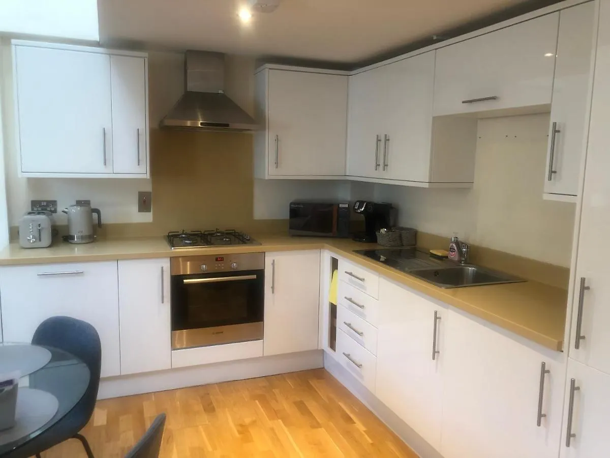 Private Parking 2 Bed 2 Bath Apartment Edinburgh 0*,  United Kingdom