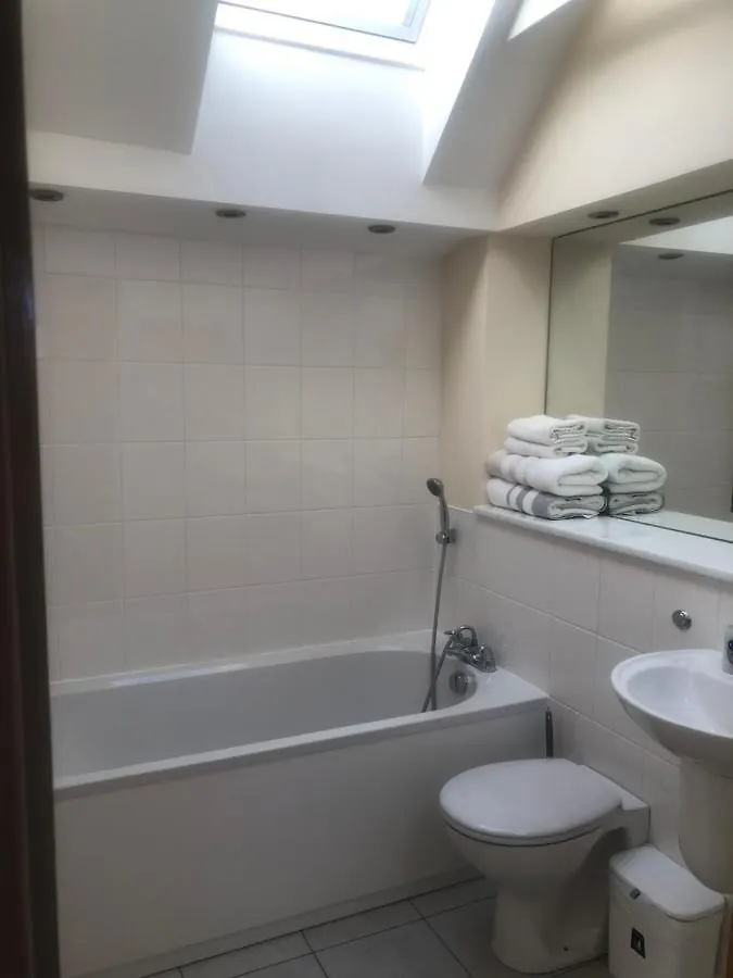 Private Parking 2 Bed 2 Bath Apartment Edinburgh United Kingdom