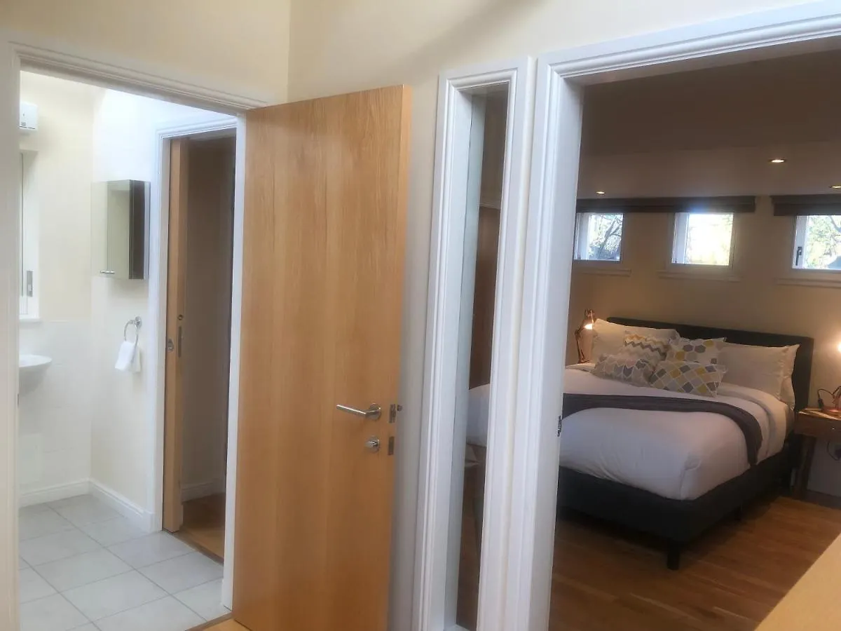 Private Parking 2 Bed 2 Bath Apartment Edinburgh