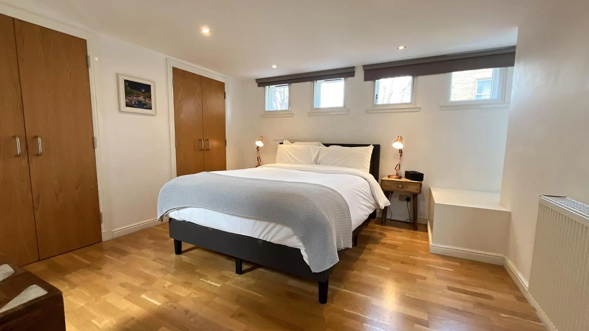 Private Parking 2 Bed 2 Bath Apartment Edinburgh